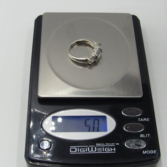 Size 6 Sterling Silver Triple Cubic Zirconia Ring - Picture 8 of 8